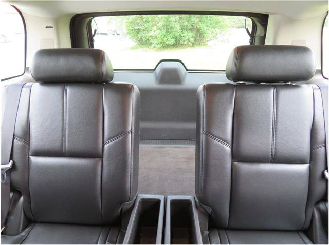 Used 2007 Chevrolet Suburban LTZ w/ LTZ Preferred Equipment Group AWD/4WD image 7