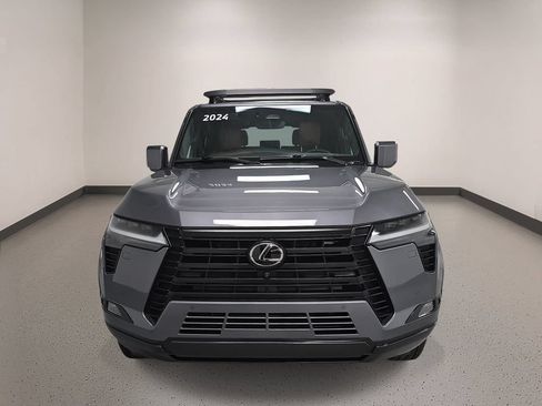 Used 2024 Lexus GX 550 w/ Accessory Package (2T) AWD/4WD image 9