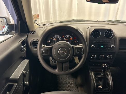 Used 2017 Jeep Patriot Sport image 2