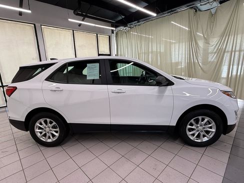 Used 2020 Chevrolet Equinox LS image 3