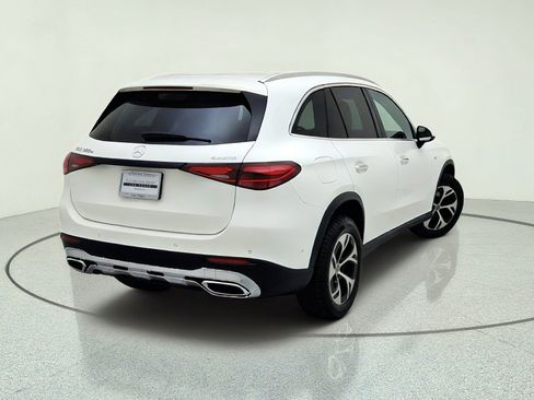 Used 2025 Mercedes-Benz GLC 350e 4MATIC image 9