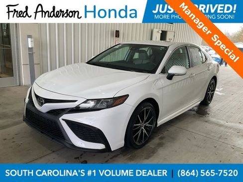 Used 2022 Toyota Camry SE image 1