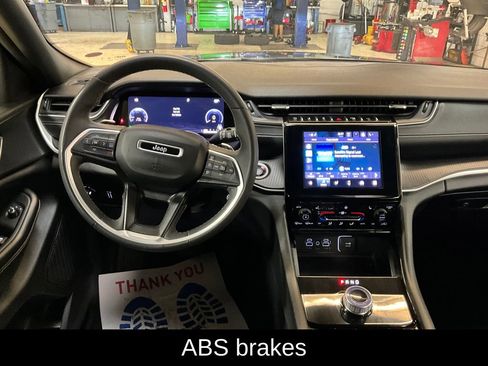 Certified 2023 Jeep Grand Cherokee L Laredo image 8