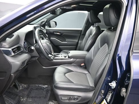 Used 2021 Toyota Highlander XSE image 19