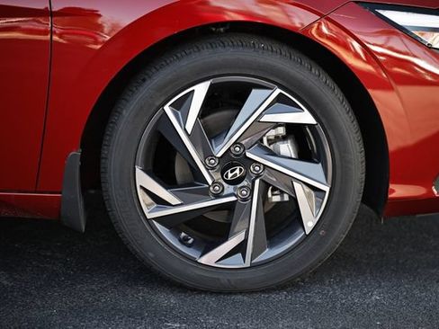 Certified 2025 Hyundai Elantra Sport FWD image 5