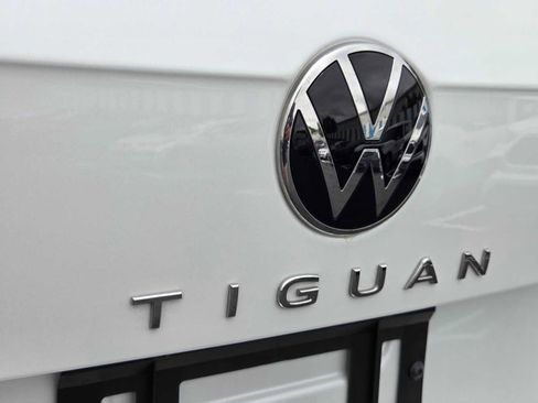 Used 2023 Volkswagen Tiguan SE FWD image 14