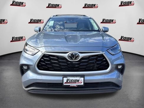 Used 2024 Toyota Highlander XLE AWD/4WD image 6