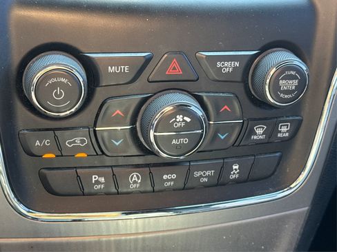 Used 2018 Jeep Grand Cherokee Limited image 31