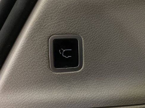 Used 2022 Chrysler Voyager LX FWD image 34