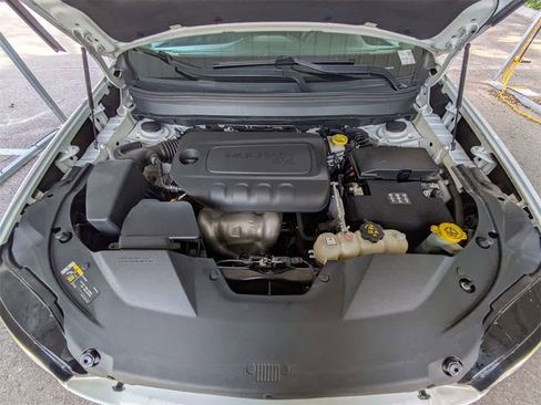 Used 2019 Jeep Cherokee Limited image 15