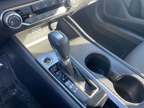 Used 2025 Nissan Altima 2.5 SV image 41