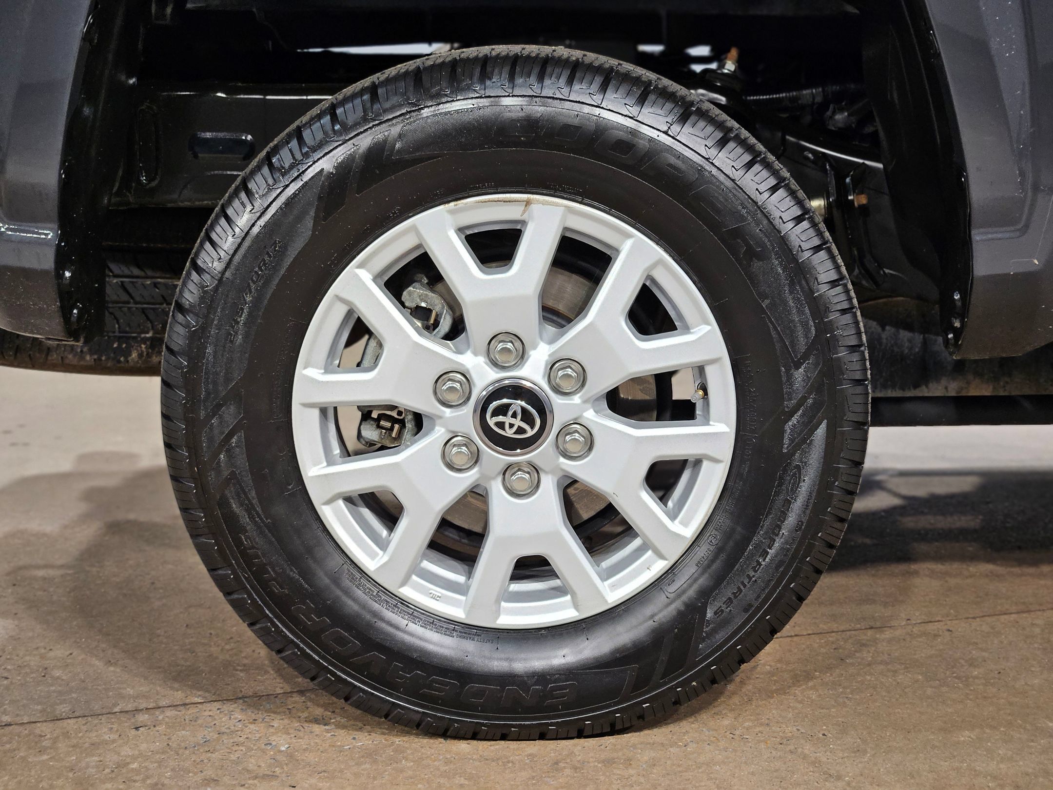 Certified 2025 Toyota Tacoma SR5 AWD/4WD image 17