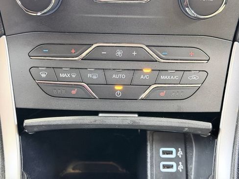 Used 2017 Ford Edge SEL w/ Equipment Group 201A AWD/4WD image 46