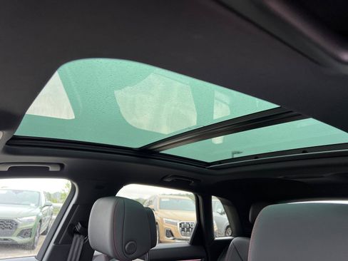 Certified 2025 Audi Q3 2.0T Premium Plus w/ Premium Plus Package image 33