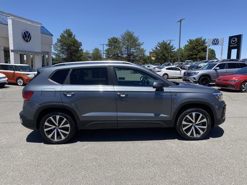 Certified 2023 Volkswagen Taos SE w/ Panoramic Sunroof Package AWD/4WD image 55