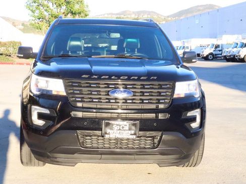 Used 2017 Ford Explorer XLT image 18