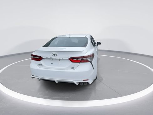 Used 2021 Toyota Camry SE w/ Cold Weather Package image 18