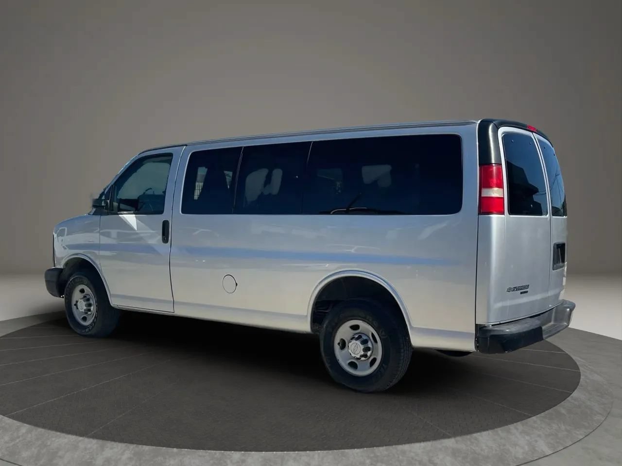 Used 2016 Chevrolet Express 2500 LS RWD image 5