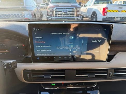 New 2026 Lincoln Corsair Reserve image 17