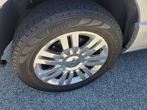 Used 2010 Lincoln Navigator w/ Elite Package image 9