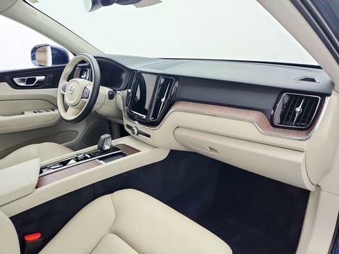 Certified 2022 Volvo XC60 T8 Inscription Expression w/ Climate Package image 17