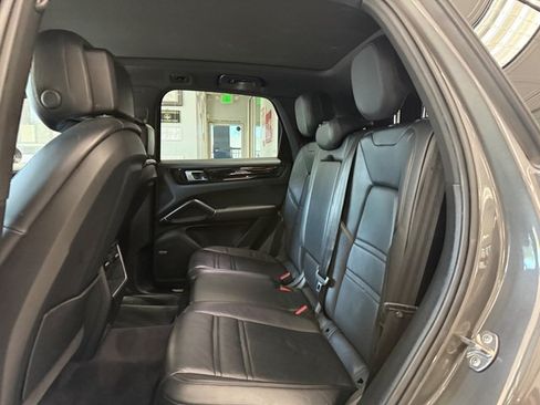 Used 2019 Porsche Cayenne AWD/4WD image 16