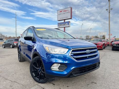 Used 2019 Ford Escape SE FWD image 1