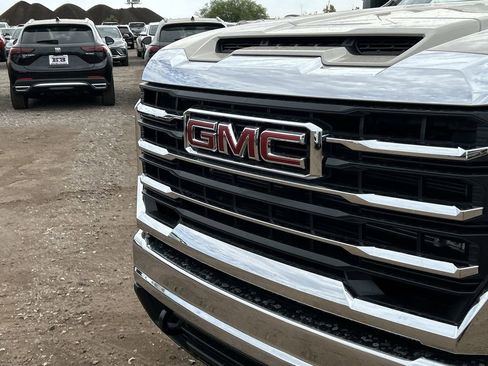 New 2026 GMC Sierra 2500 SLE AWD/4WD image 30