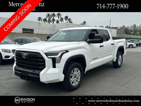 Used 2022 Toyota Tundra SR5 w/ SR5 Convenience Package AWD/4WD image 1