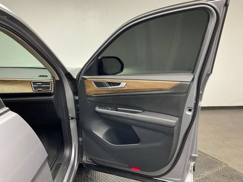 Used 2025 Volkswagen Atlas SE FWD image 24