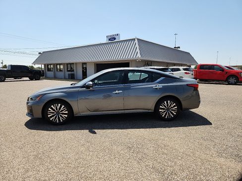 Used 2023 Nissan Altima 2.5 SV image 4