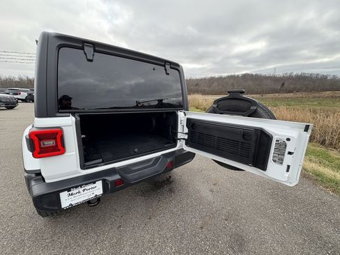 Used 2021 Jeep Wrangler Unlimited Sahara AWD/4WD image 19