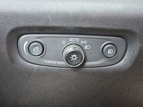 Used 2019 Chevrolet Traverse LT w/ LT Premium Package image 21