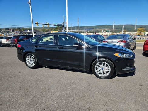 Used 2014 Ford Fusion SE image 2
