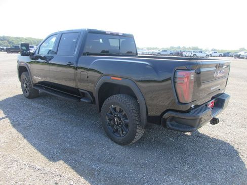 New 2026 GMC Sierra 2500 AT4 w/ AT4 Premium Plus Package AWD/4WD image 9