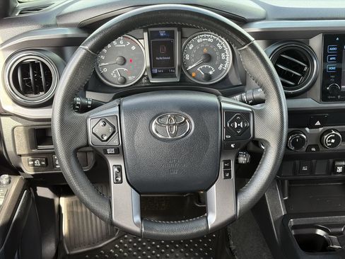 Used 2019 Toyota Tacoma TRD Off-Road AWD/4WD image 19