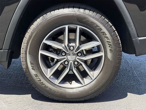 Used 2017 Jeep Grand Cherokee Limited RWD image 9