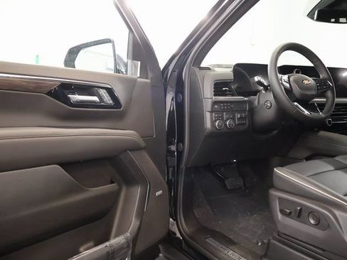 New 2026 Chevrolet Suburban Premier w/ Sun And Tow Package AWD/4WD image 9