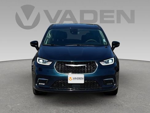 Used 2024 Chrysler Pacifica Touring-L image 25