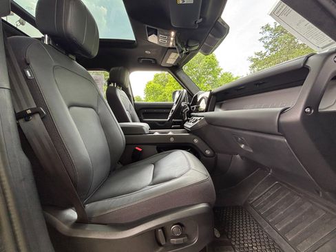 Used 2025 Land Rover Defender 110 V8 AWD/4WD image 25