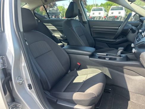 Used 2025 Nissan Altima 2.5 SV FWD image 7