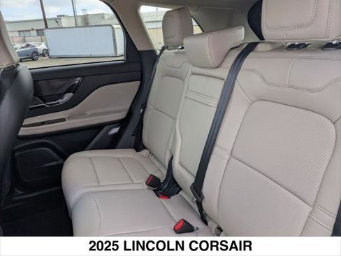 New 2025 Lincoln Corsair Reserve image 12