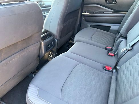 Certified 2025 Nissan Pathfinder SV AWD/4WD image 16