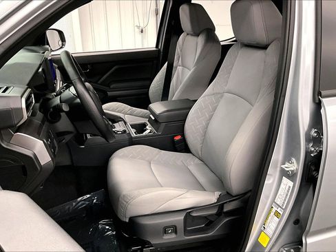 Used 2025 Toyota Tacoma SR5 AWD/4WD image 22