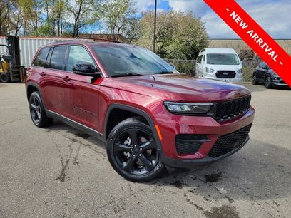 Used 2024 Jeep Grand Cherokee Altitude