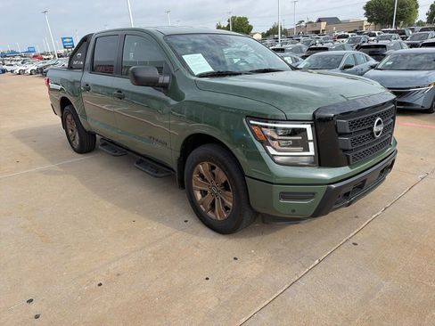 Used 2024 Nissan Titan SV w/ SV Bronze Edition Package RWD image 7