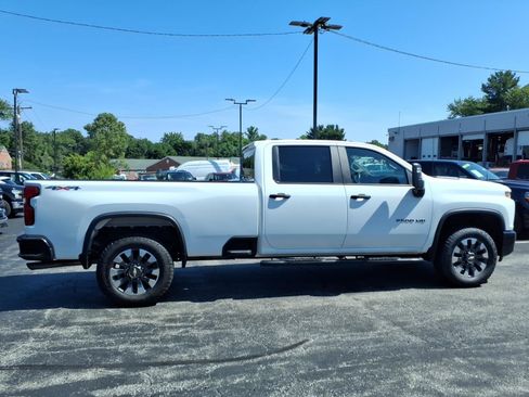 Used 2021 Chevrolet Silverado 2500 Custom w/ Custom Convenience Package AWD/4WD image 2