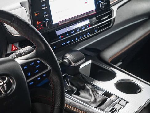 Used 2024 Toyota Sienna XSE w/ XSE Plus Package image 25