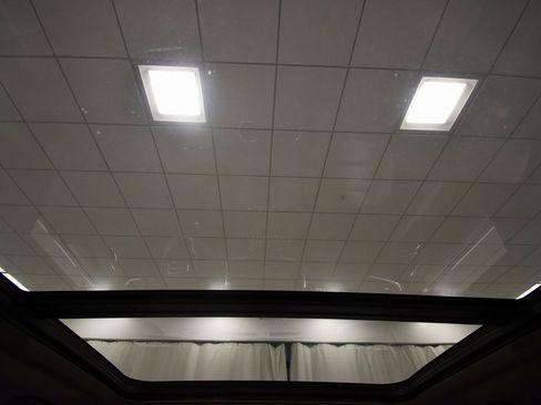 Used 2023 GMC Yukon SLT image 16