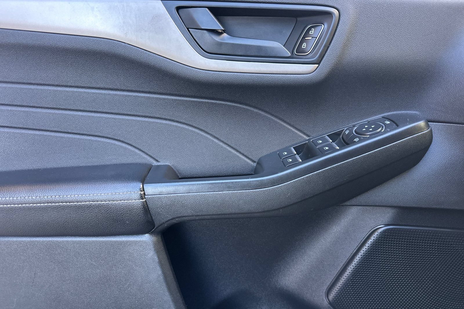 Used 2022 Ford Escape SE w/ SE Sport Appearance Package FWD image 11